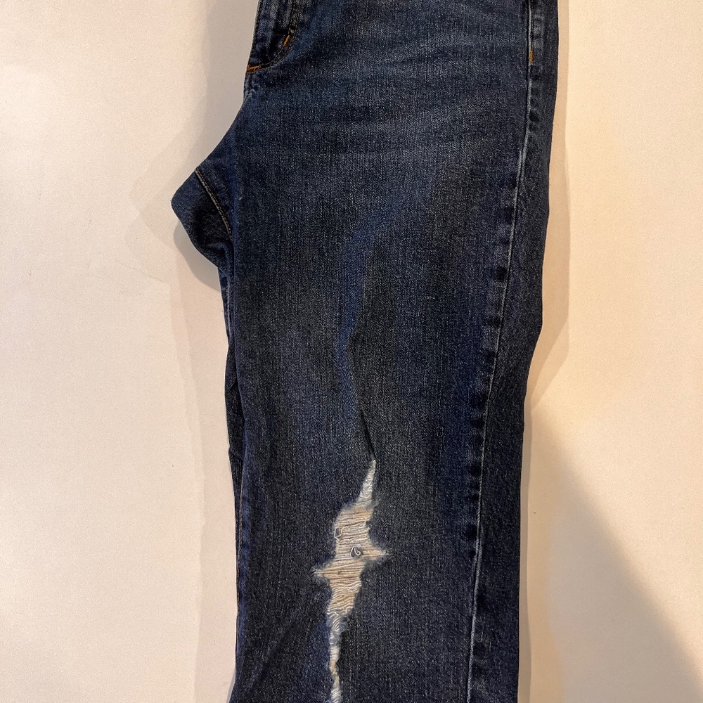 Universal Thread High-Rise Slim Straight Jeans (Distressed Knee)